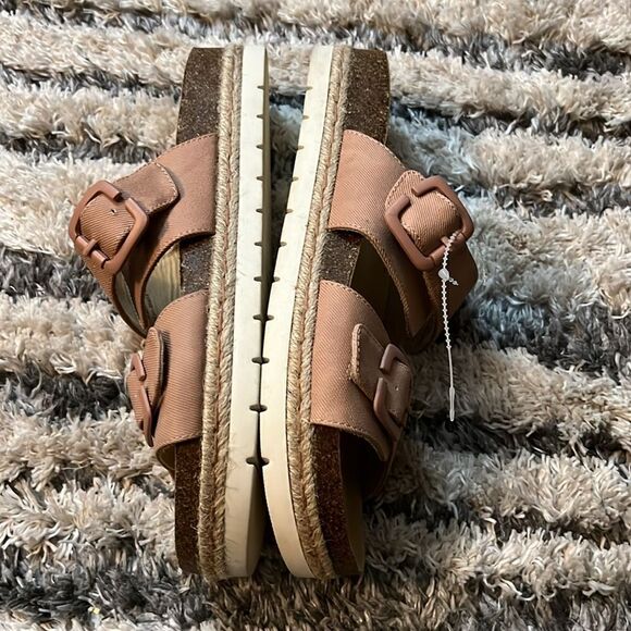 Bjorndal Kai top strap sandals size 10 - Picture 5 of 6